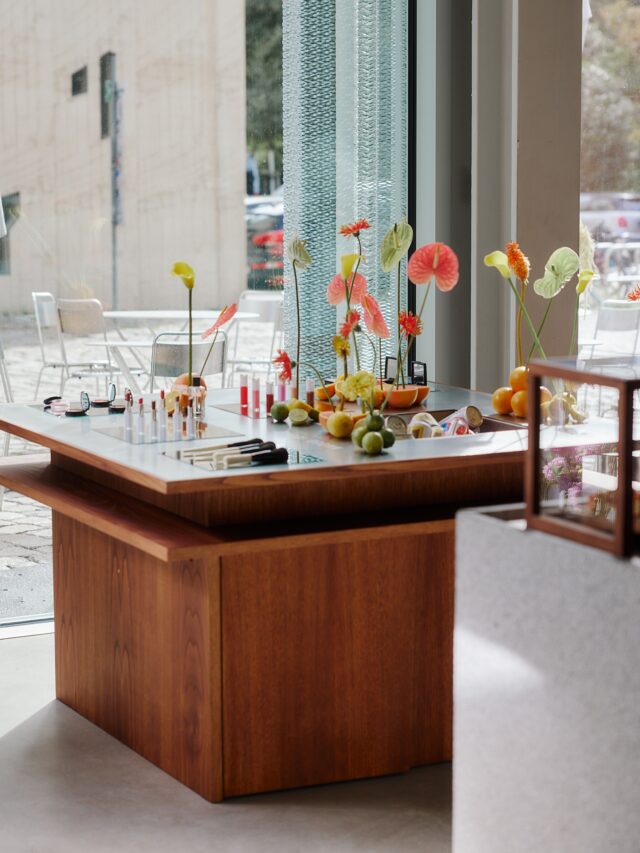 Celebrating summer in full bloom with @bobbibrowngermany, Senior Pro Make Up-Artist @celiaprice and a splash of colour. 🍸🧡🍋‍🟩

Images: @lara_ohl
Production & Guest Management: @tpa.pr