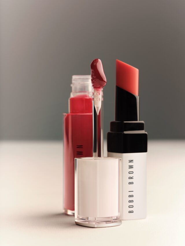 A glossy lip is always a good idea 💋 Especially if the formula is full of lip-loving ingredients that plump and smooth. 

@bobbibrowngermany @bobbibrown